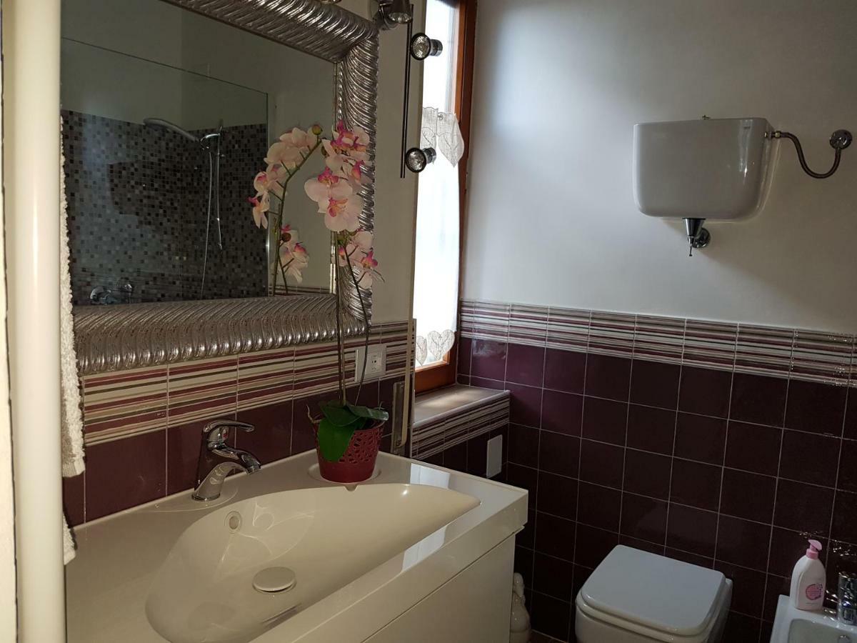 Antica Casa Di Famiglia Hotel กัสติลโยเน เดล ลาโก ภายนอก รูปภาพ
