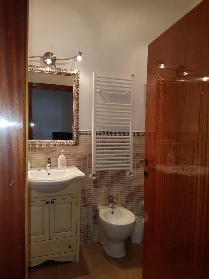 Antica Casa Di Famiglia Hotel กัสติลโยเน เดล ลาโก ภายนอก รูปภาพ