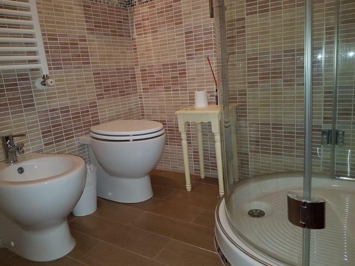 Antica Casa Di Famiglia Hotel กัสติลโยเน เดล ลาโก ภายนอก รูปภาพ