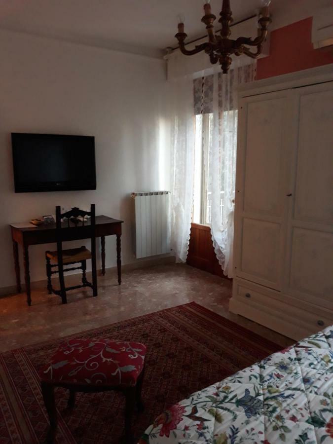 Antica Casa Di Famiglia Hotel กัสติลโยเน เดล ลาโก ภายนอก รูปภาพ